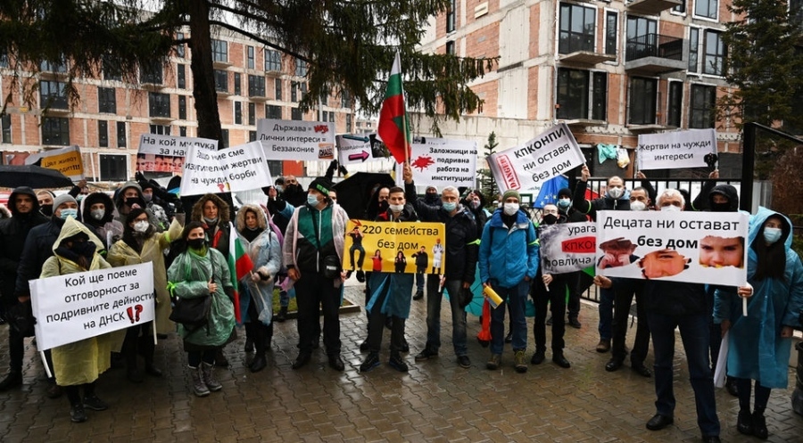 Над 70 предварителни договори за покупко продажба и счетоводни документи за